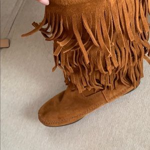 Minnetonka Shoes - Minnetonka Fringe Boots Minnetonka Shoes - Minnetonka Fringe Boots